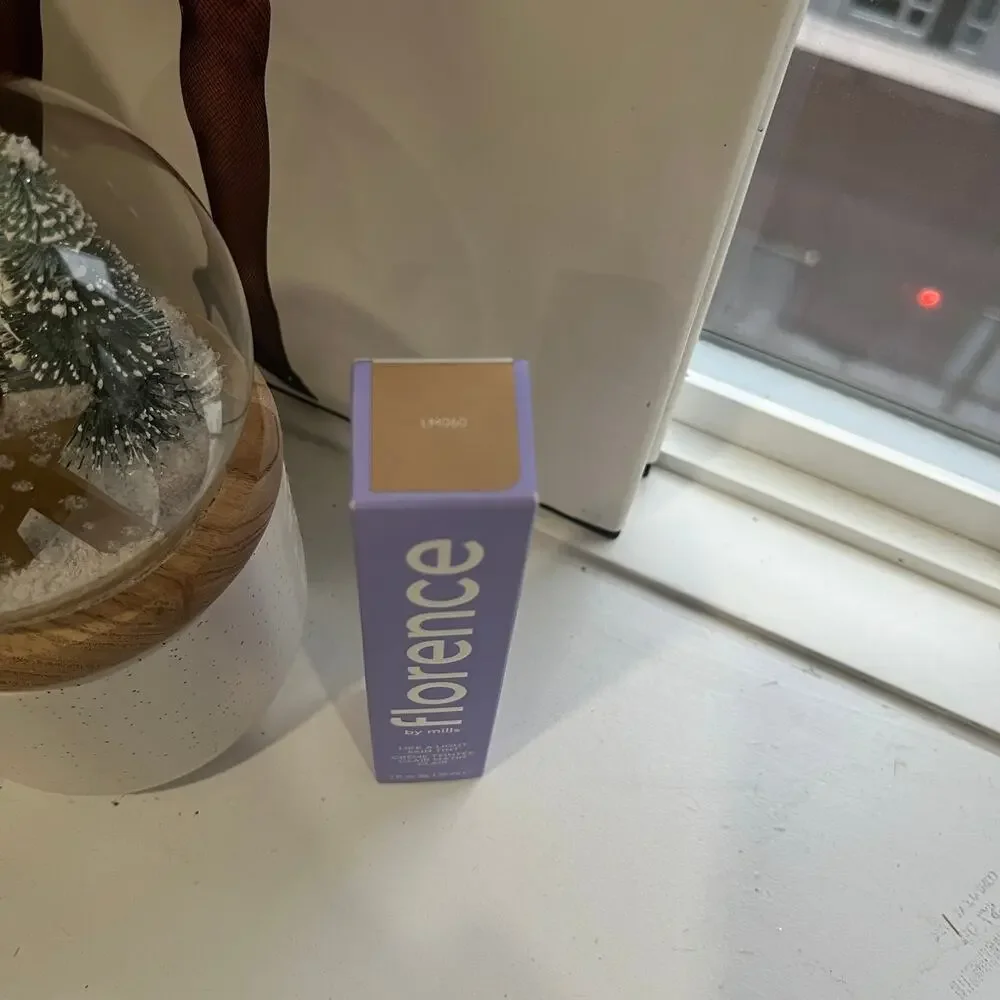 NEW Florence by Mills Like a Light Skin Tint in LM 060